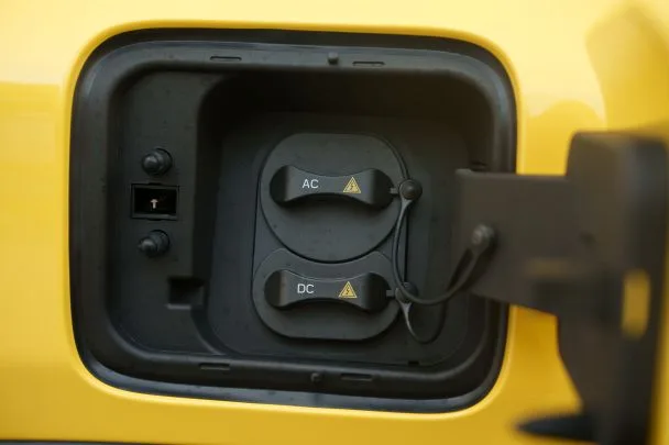 Hỗ trợ cổng sạc nhanh DC