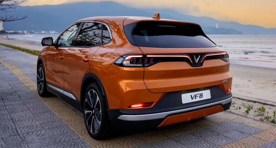 Đuôi xe hiện đại, nổi bật