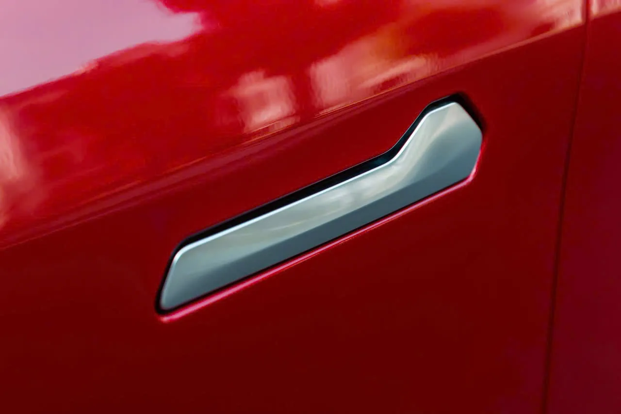 Tay nắm cửa hiện đại, liền mạch